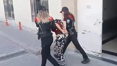 Hırsızlıktan aranan kadınlar yakalandı!