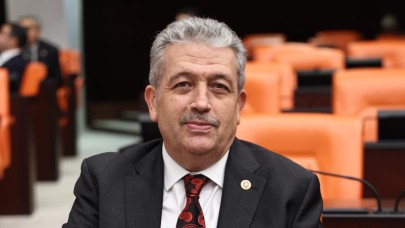 AK Partili Bayar Özsoy’dan Özgür Özel’e Sert Tepki: “Siyasi Zavallılığın ve Hezeyanın Göstergesi”