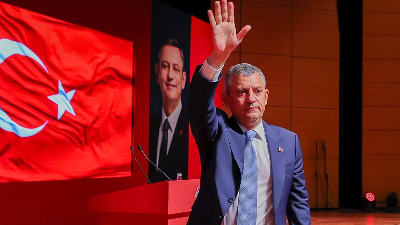 Özgür Özel gözaltılar sonrasında kalan belediye başkanları ile toplandı!