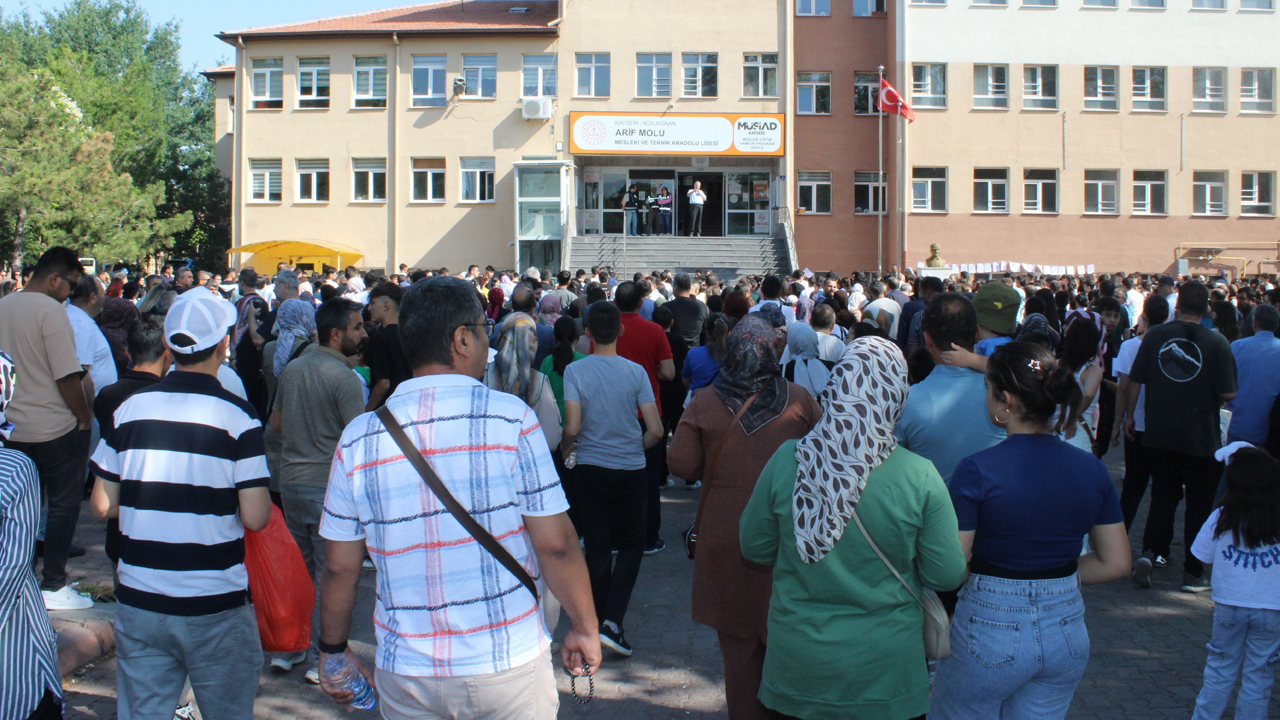 LGS'de tam puan alan 719 öğrencinin 17'si Kayseri'den!