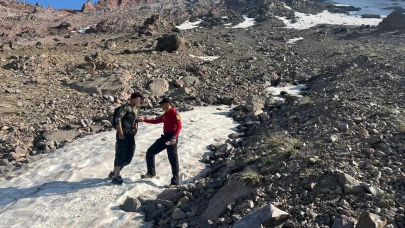 Erciyes'te 3 bin 350 metre yükseklikte mahsur kalan dağcı kurtarıldı!