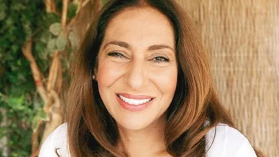 Melek Baykal tatilcilere isyan etti! "Deniz idrar rengine dönmüş"