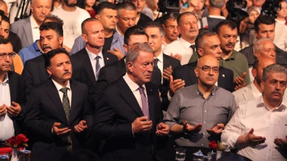 Kayseri'de 15 Temmuz'da vatandaşlar Cumhuriyet Meydanı'nı doldurdu!