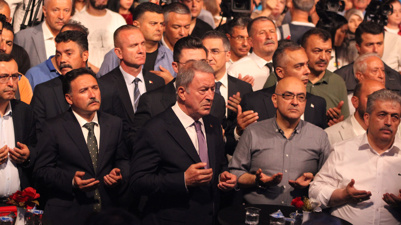Kayseri'de 15 Temmuz'da vatandaşlar Cumhuriyet Meydanı'nı doldurdu!