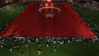 Dünyanın en büyük Türk bayrağı Kayseri'de yeniden açıldı!