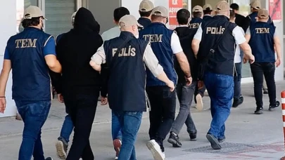 Bakan Yerlikaya: "İstanbul ve İzmir merkezli son 2 günde 64 ilde FETÖ'ye yönelik düzenlenen operasyonlarımızda 306 şüpheliyi yakaladık"