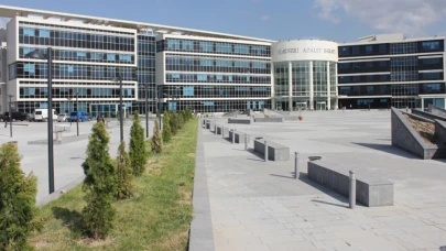 Gözlüğe küfür denetimini yaktırdı!