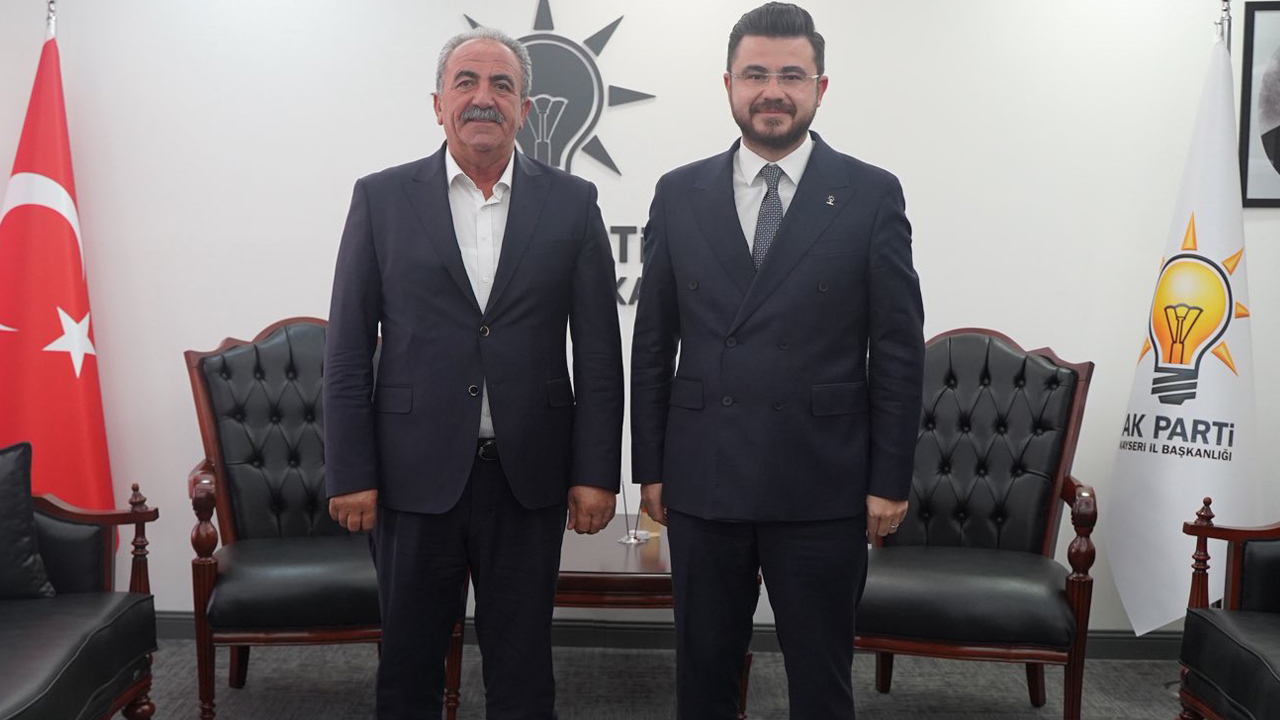 CHP’li Felahiye Belediye Başkanı Şeref Güleser’den AK Parti’ye Ziyaret: “Siyasi Transfer Mi Geliyor?”