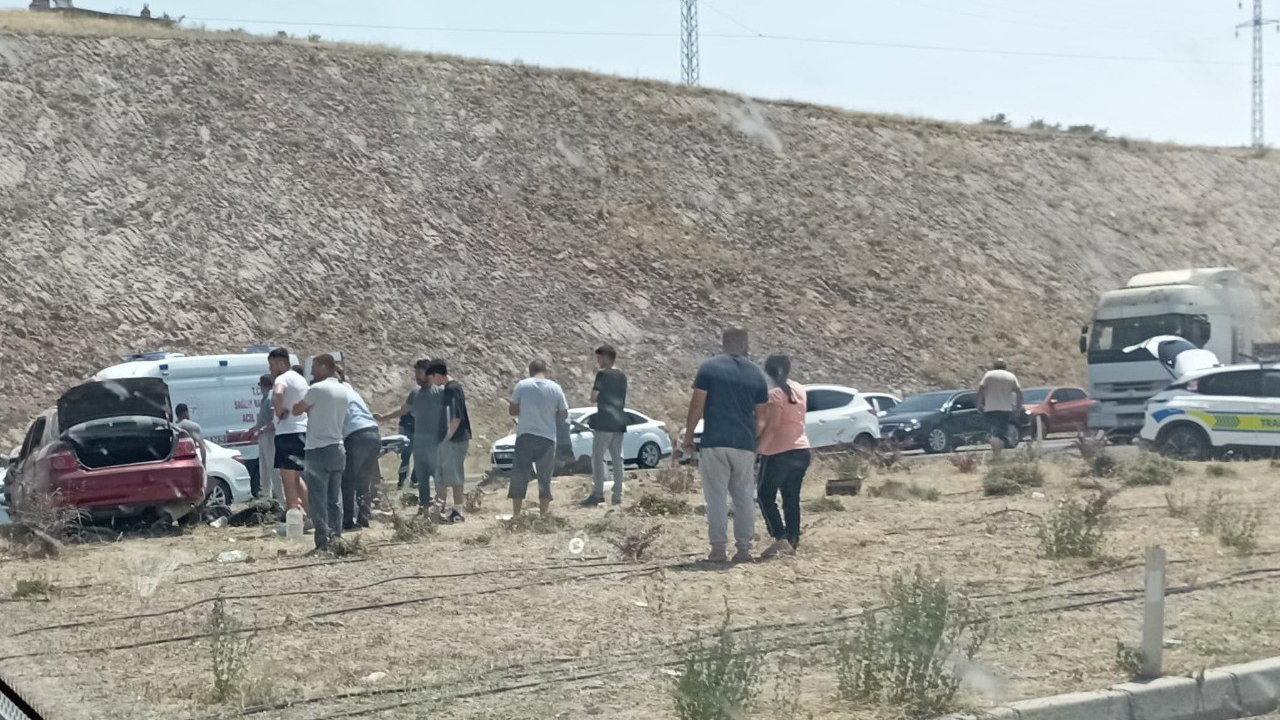 Kayseri'de otomobillerin çarpıştığı kazada 7 kişi yaralandı!