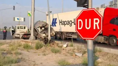 Ticari araç elektrik direğine çarptı 7 kişi yaralandı!
