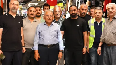 Başkan Büyükkılıç: "Bazı bayraklar ayaklar altında ezilmeyi hak eder"