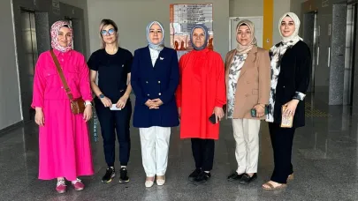 AK Parti Kayseri Kadın Kolları’ndan Anne Sütü Haftası’na Anlamlı Ziyaret!
