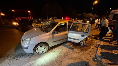 Otomobiller çarpıştı, sıkışan kadını itfaiye kurtardı!