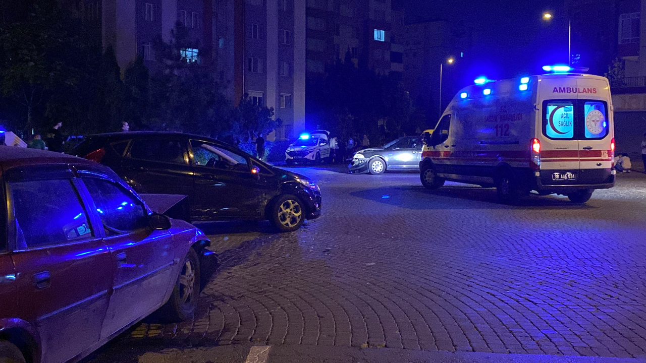 Kazada savrulan otomobil park halindeki otomobile çarptı: 2 yaralı