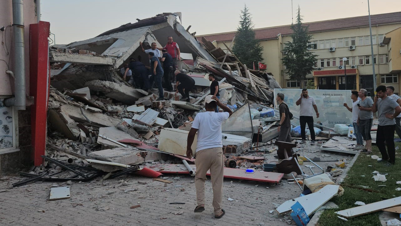 Bursa'dan arama kurtarma ekipleri Balıkesir'e sevk edildi!