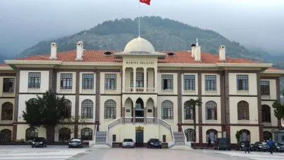 Manisa Valiliği: "Depremde bazı evlerde hasarlar meydana geldi"