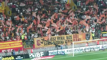 Kayserispor-Galatasaray Maçında Dikkat Çeken Pankart: “Herkese Vekil, Bize Abi”