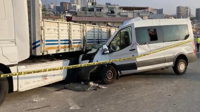 Öğrencileri Mersin'e tatile getiren minibüs kaza yaptı!