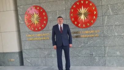 Önder Narin'den Cumhurbaşkanlığı Köşkü Önünde Dikkat Çeken Paylaşım!