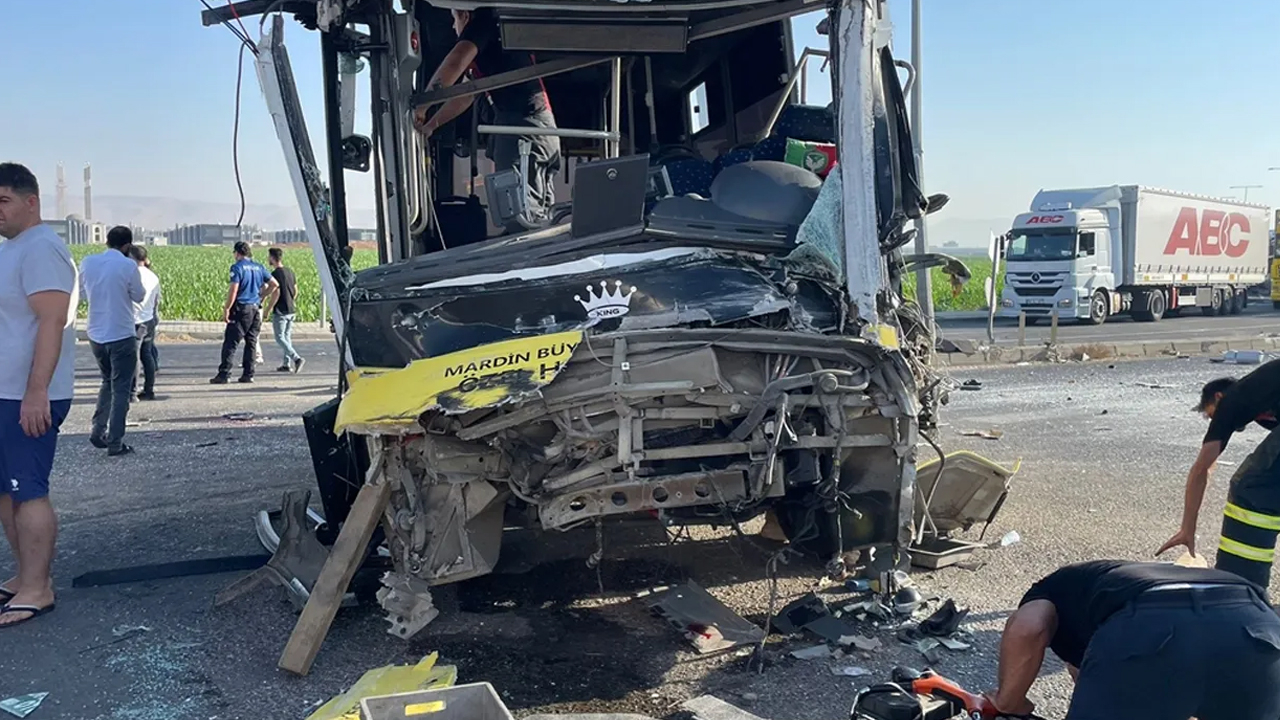 Halk otobüsü ile TIR çarpıştı! Feci kazada ölü ve yaralılar var!