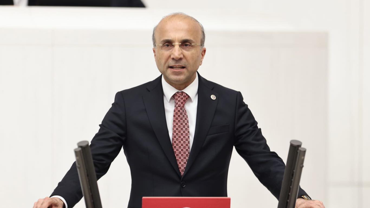 CHP'li Aşkın Genç’ten İstanbul İl Kongresi Kararına Tepki: “Demokratik İradeye Müdahaledir”