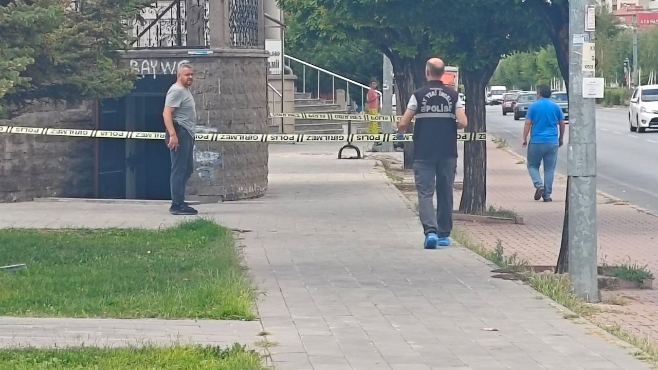 Cami tuvaletinde bıçaklı kavga!