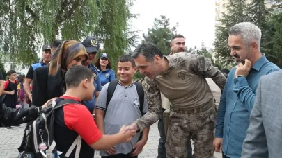 İl Emniyet Müdürü Aydın'dan vefa örneği: Şehit çocuklarını okullarına bıraktı!