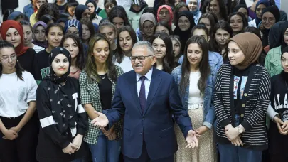 Büyükkılıç’tan, 10 bin öğrenciye 42 milyon TL’lik kırtasiye ve beslenme desteği!