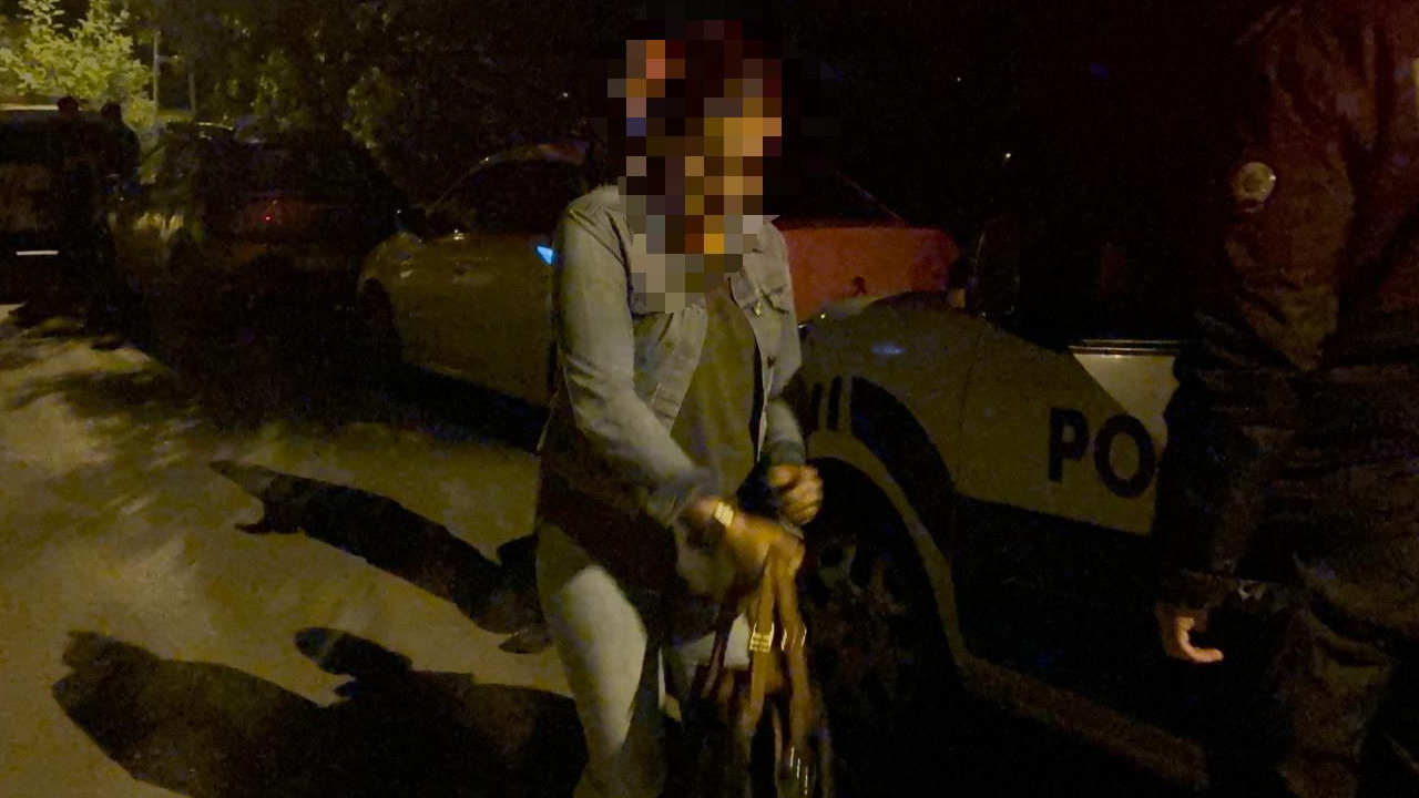Tartıştığı erkek arkadaşını göğsünden bıçakladı: 1 yaralı!