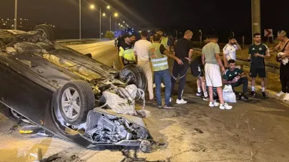 Futbolcular kazaya denk geldi, yaralılara müdahale etti!