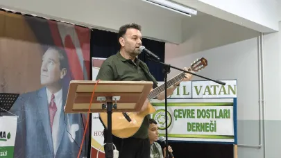 Babası ile birlikte okul arkadaşlarına konser verdi!