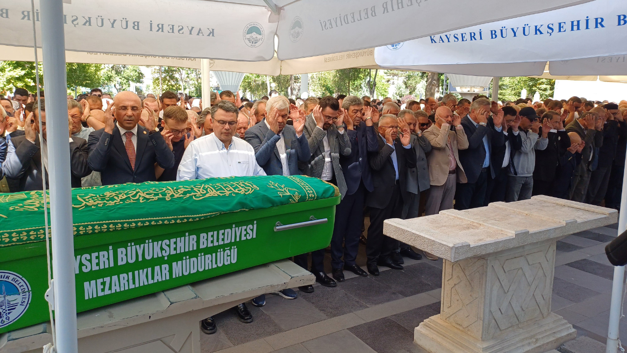 Eski belediye başkanı Hüsamettin Çetinbulut son yolculuğuna uğurlandı!