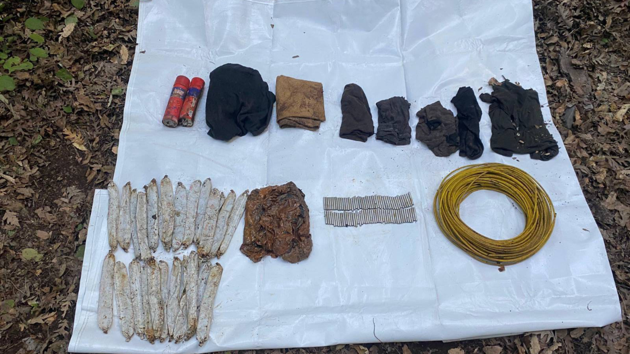 PKK&#039;lı teröristlerin kullandığı mağarada patlayıcı maddeler ele geçirildi!