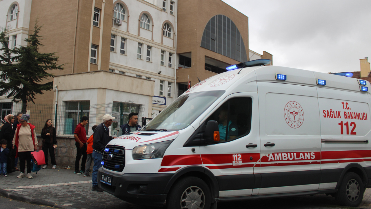 Yangın ziline basınca okulda izdiham çıktı: 15 öğrenci yaralı!