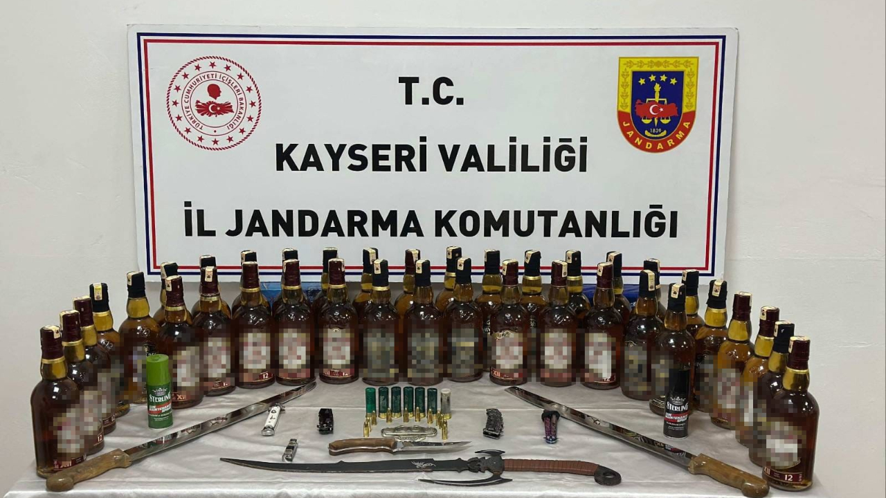 Kayseri&#039;de 50 şişe sahte alkol ele geçirildi: 2 gözaltı!