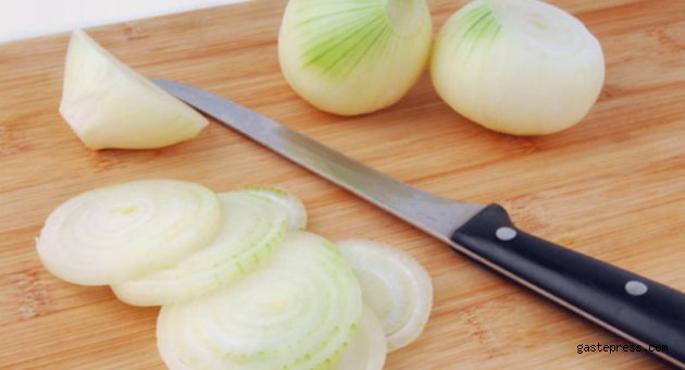 Soğanı buzluğa koymak bakın ne işe yarıyor? İşte mutfakta çok işinize yarayacak 10 bilgi