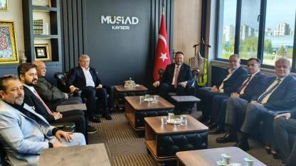 Ahmet Davutoğlu Kayseri’de MÜSİAD’ı Ziyaret Etti: “Bir devlet ve millet sıkıntıdaysa, üzerime düşeni yapmaktan çekinmem”