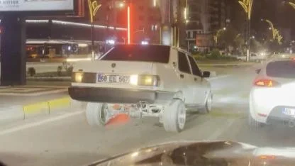 Arabasıyla herkesi şaşırtan o sürücüyü, polis de cezasıyla şaşırttı: 19 bin lira ceza kesildi!