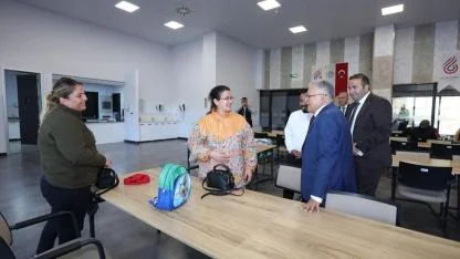 Başkan Büyükkılıç; Engelsiz Yaşam Merkezi'ni ziyaret etti!