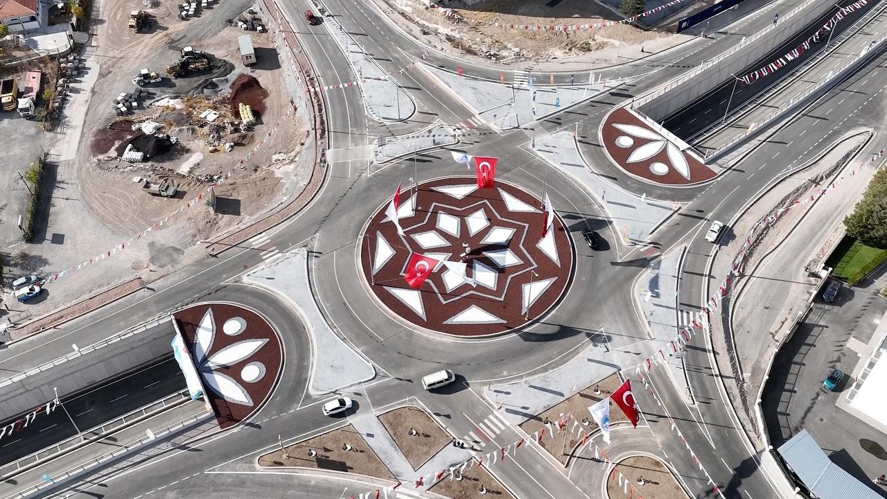 Başkan Büyükkılıç’tan ulaşımda dev proje: 29 Ekim Katlı Kavşağı hizmete açıldı!