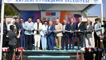 Büyükşehir'in gençlere yönelik büyüleyici Mobil Dijital Gençlik Merkezi açıldı!