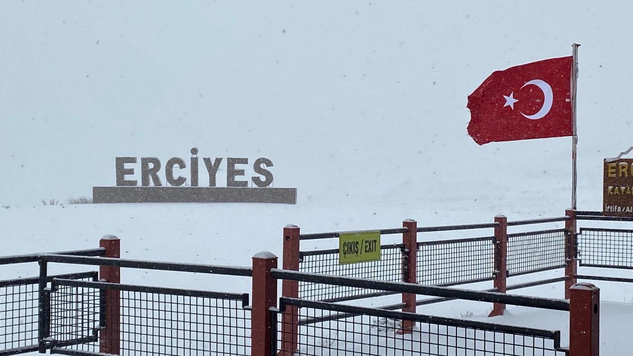 Erciyes beyaza büründü!