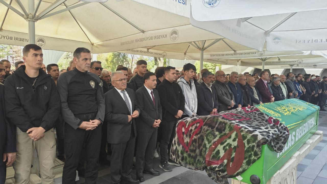 Eski eşi tarafından fakülte önünde öldürülen kadın toprağa verildi!