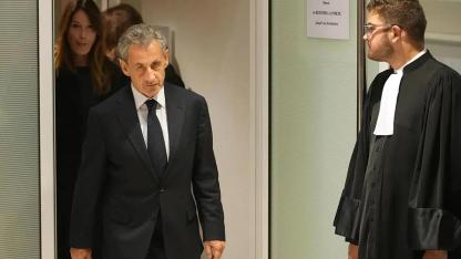 Fransa'nın eski cumhurbaşkanı Sarkozy hapse girdi tek kişilik hücreye...!