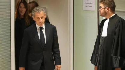 Fransa'nın eski cumhurbaşkanı Sarkozy hapse girdi tek kişilik hücreye...!