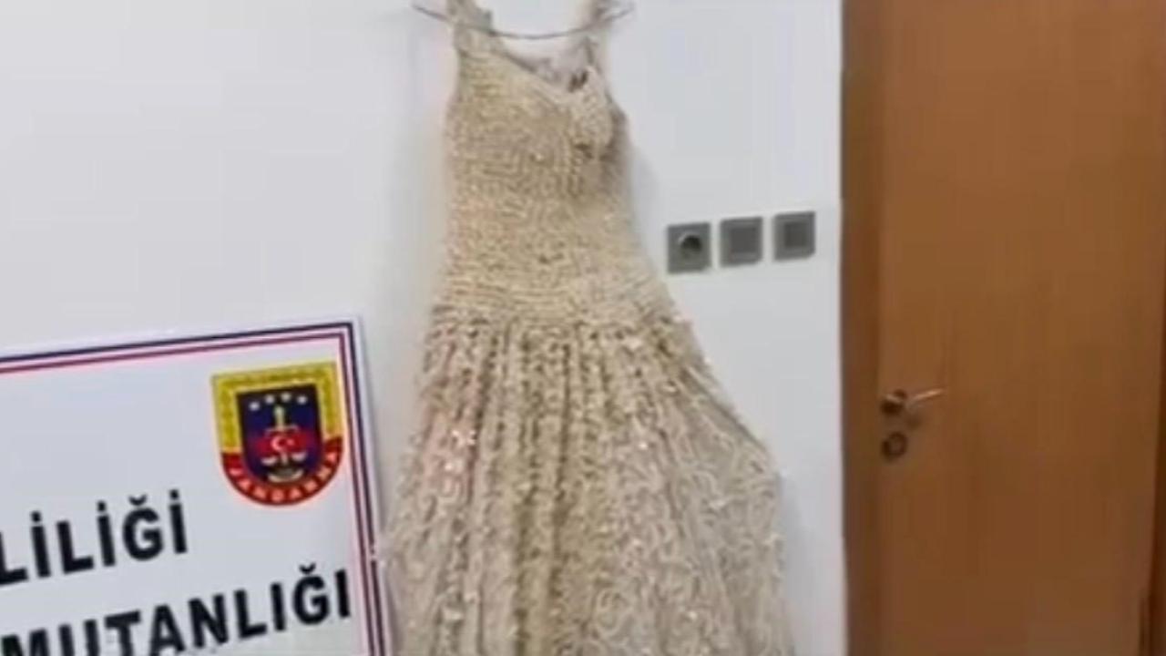 Gelinliğin üzerine boncuk şeklinde işlenmiş 25 kilo uyuşturucu ele geçirildi!