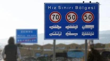 Kara yollarında yeni düzenleme: O levhalar kaldırıldı, bazı bölgelerde hız limitleri değişti!