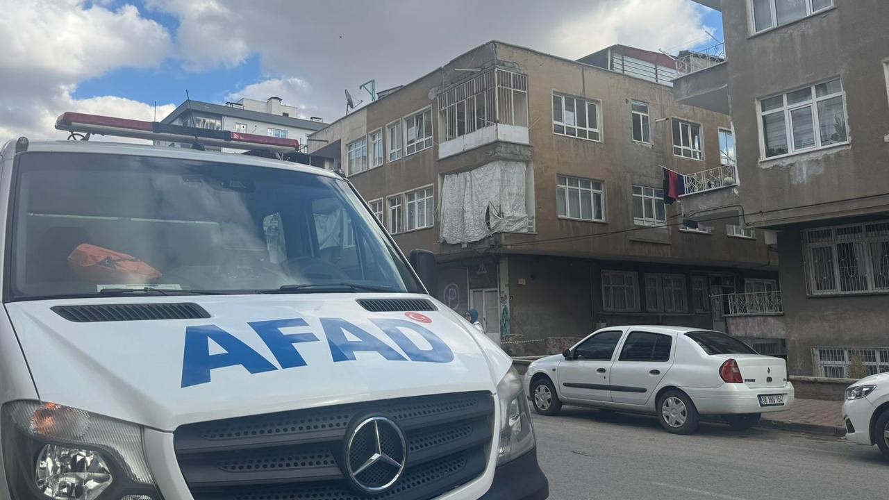 Kayseri'de 3 katlı bina yıkılma tehlikesi nedeniyle boşaltıldı!