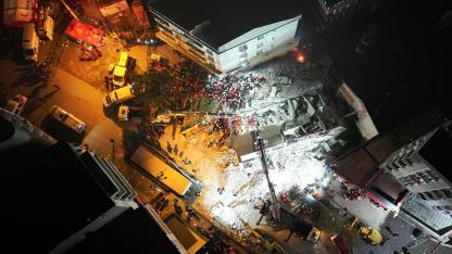 Kocaeli'de çöken binanın enkazında kalan anne ve babanın cansız bedenlerine ulaşıldı!