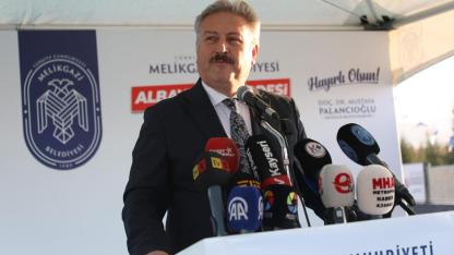 Melikgazi’nin ulaşıma kazandırdığı Albayrak Caddesi açıldı, 242 milyonluk yeni araçlar tanıtıldı!